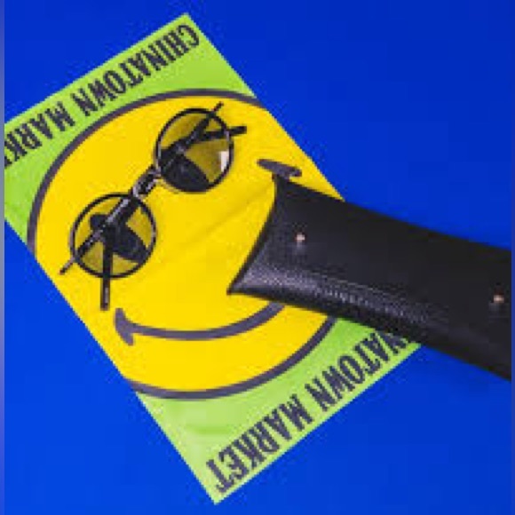 Chinatown Market x AKILA "Smiley® Ethos" - NIB Sealed - Picture 5 of 13